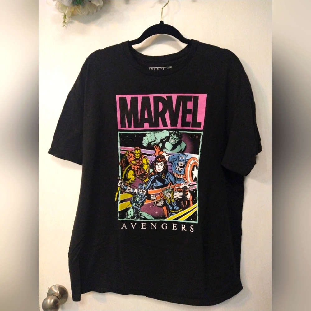 Marvel Black T-shirt with Colorful Avengers Classic Comic Graphic